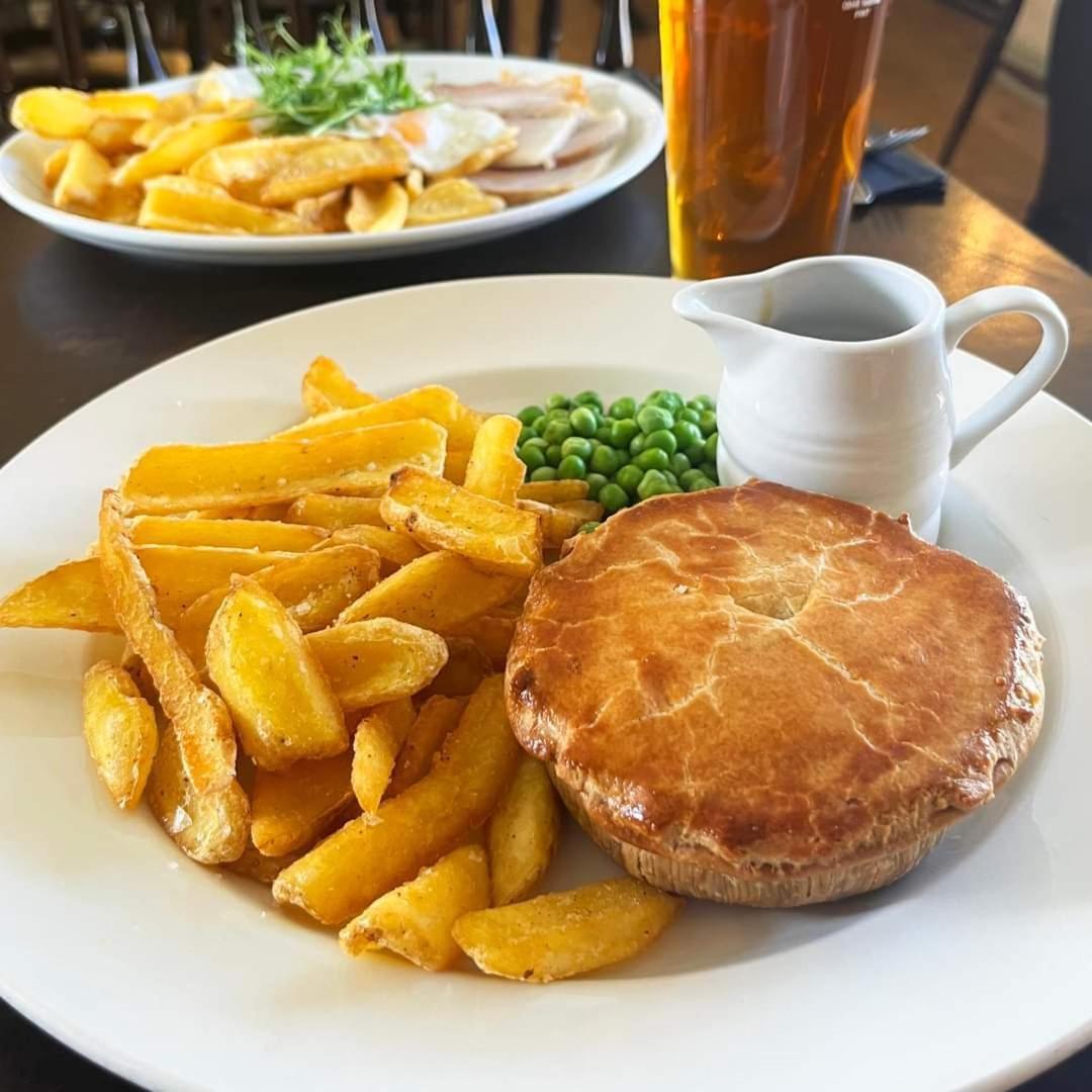The Crown, Smallburgh Extérieur photo